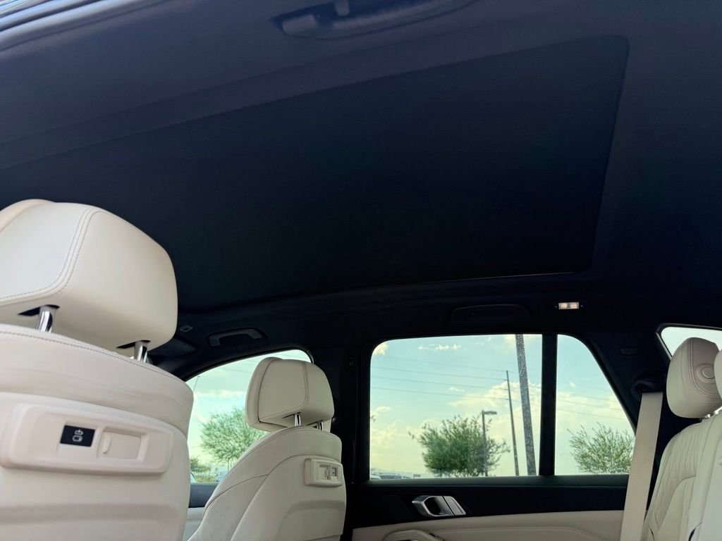 Used 2022 Gray BMW M50i image 19