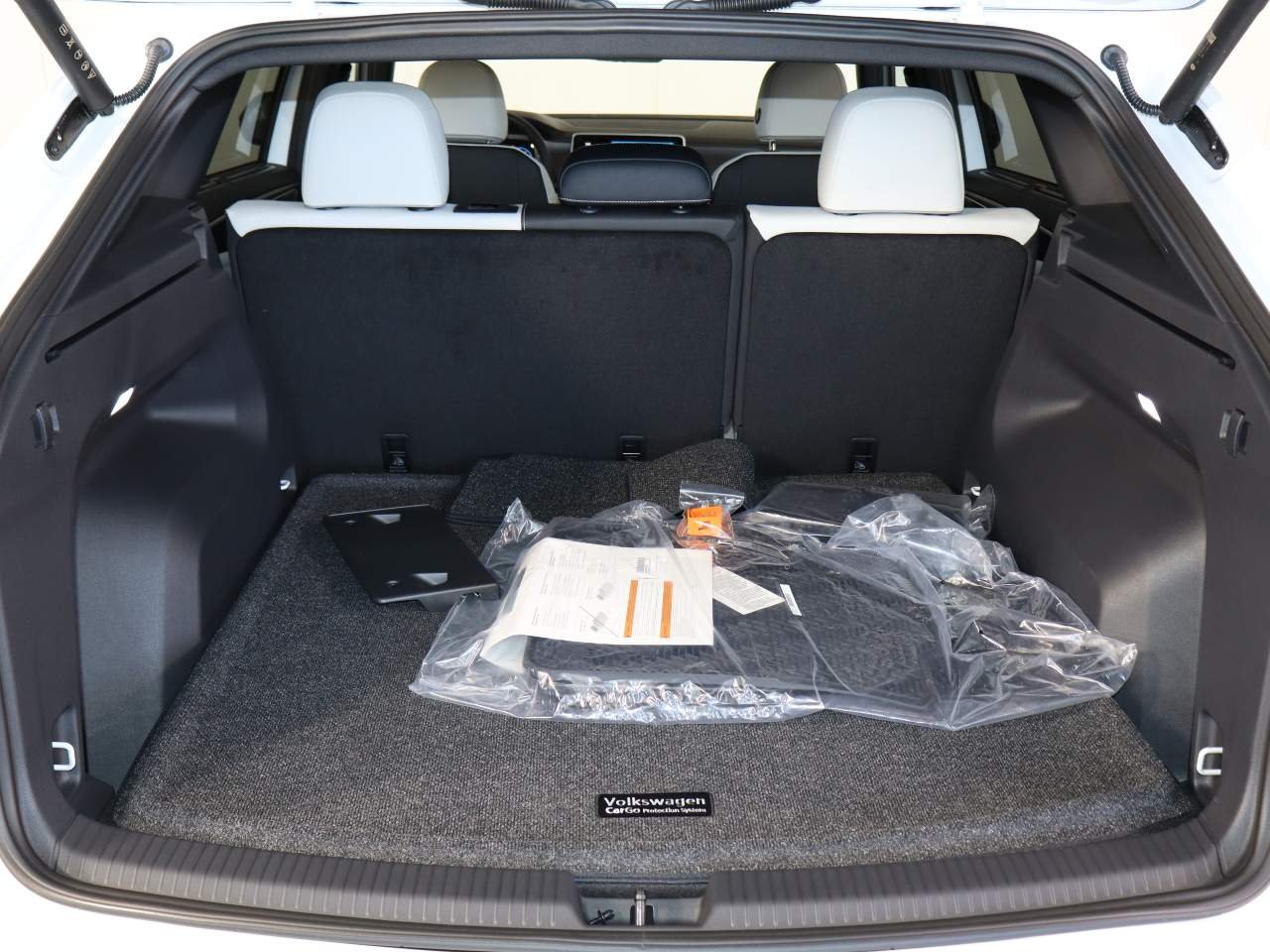2026 Volkswagen Atlas Cross Sport SEL Premium R-LINE - Photo 16