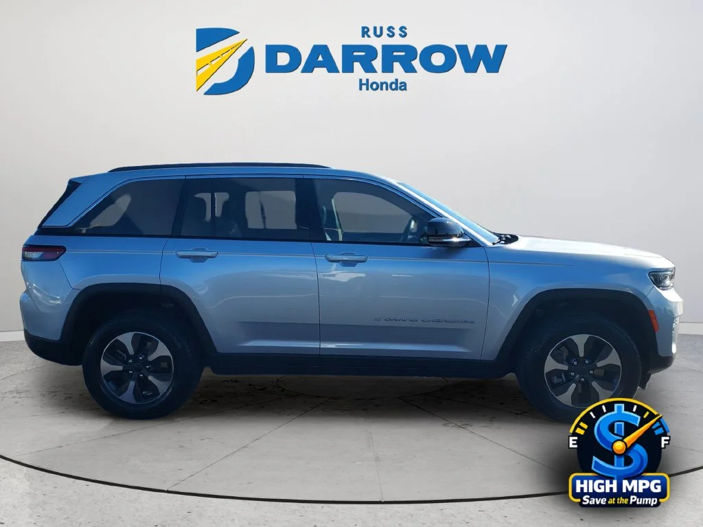 Used 2024 Silver Jeep 4xe image 6