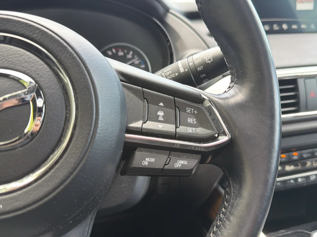 Used 2020 White Mazda Signature image 16