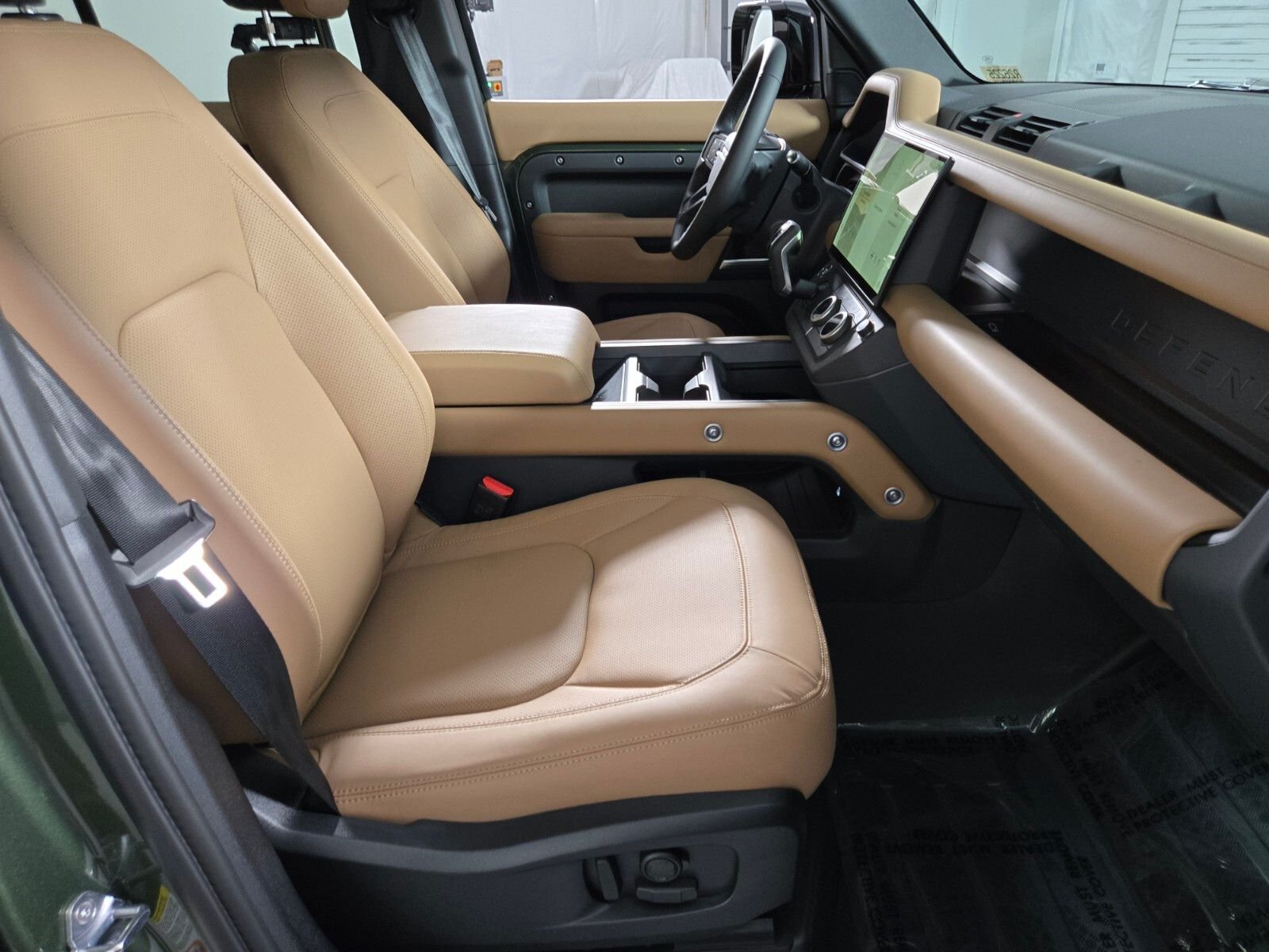 New 2026 Woolstone Green Land Rover X-Dynamic SE image 3