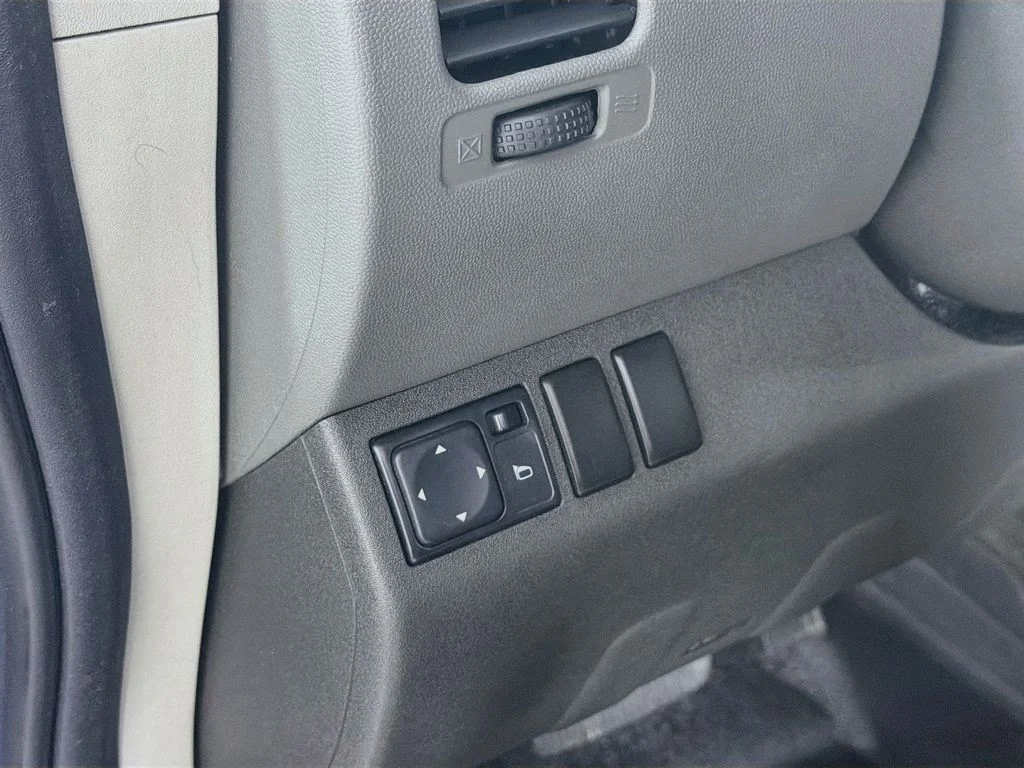 Used 2015 Blue Nissan S image 11