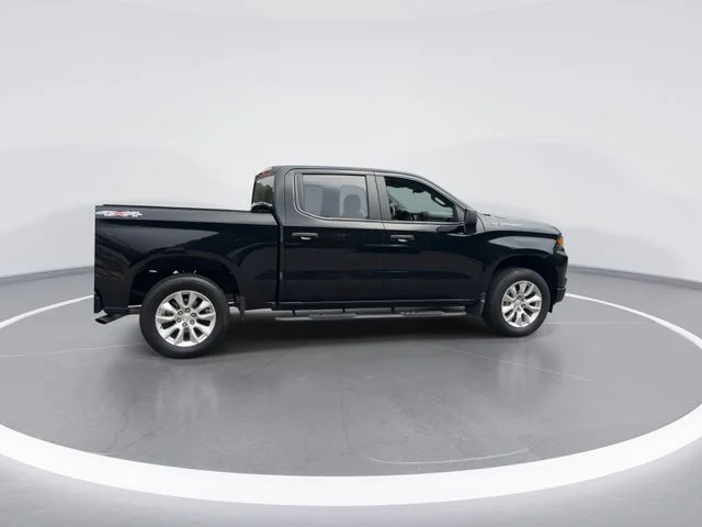 Used 2025 Black Chevrolet Custom image 9
