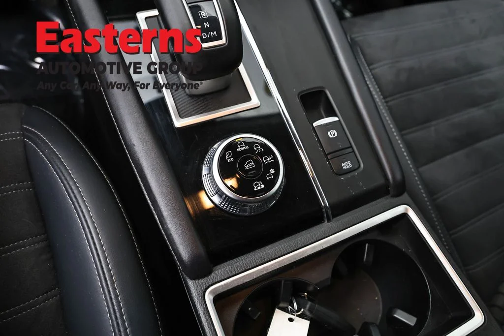 Used 2024 White Mitsubishi SE image 20