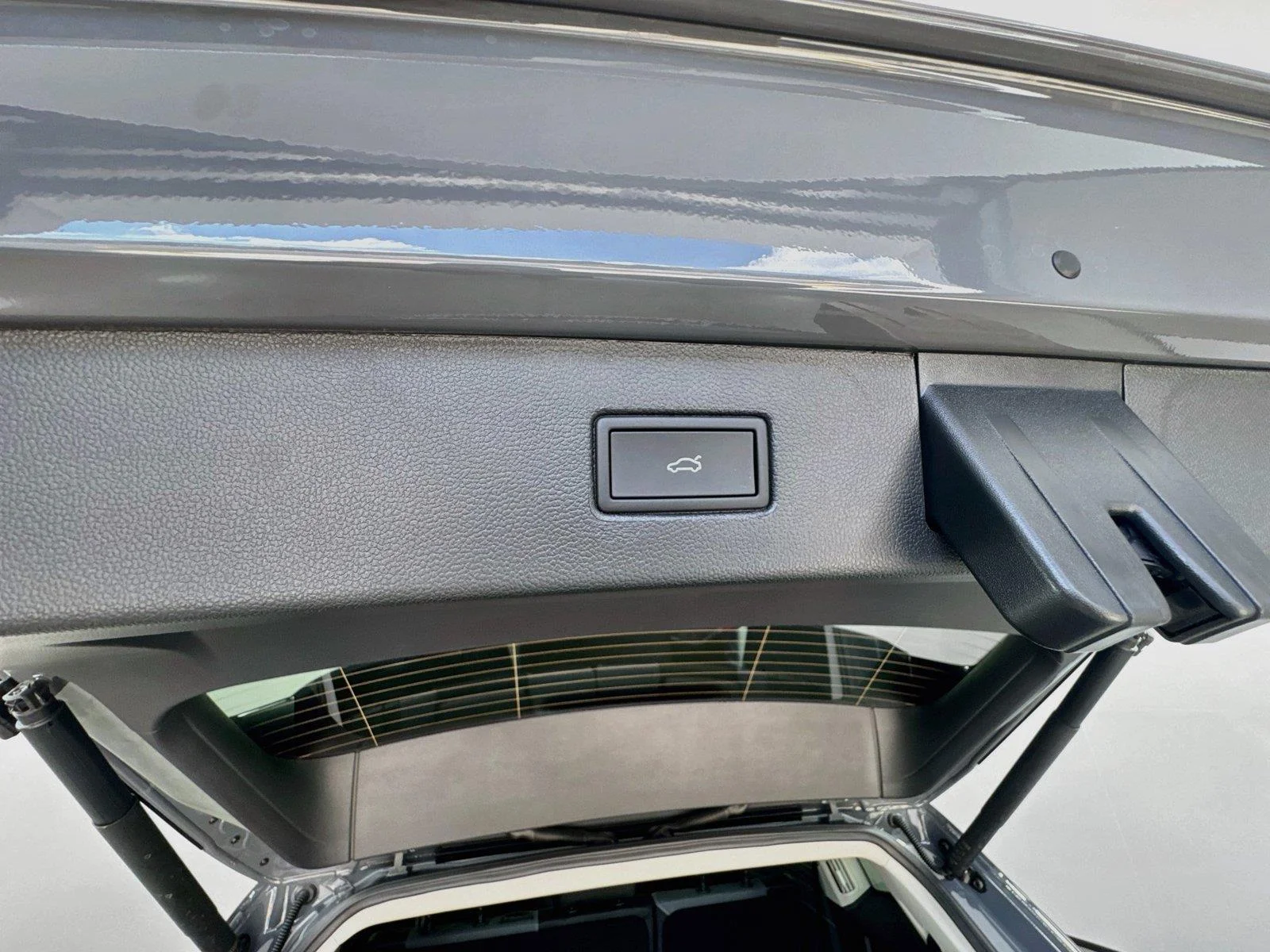 New 2027 Pure Gray Volkswagen SE w/Technology image 37