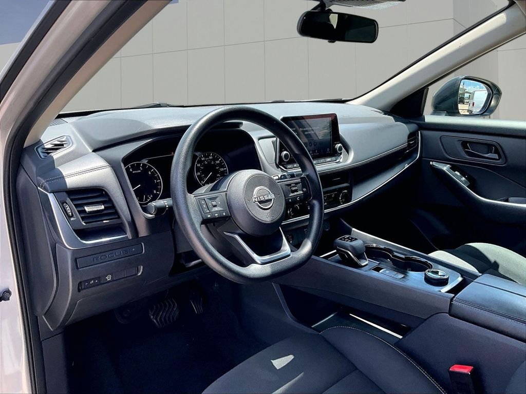 Used 2024 Silver Nissan S image 4