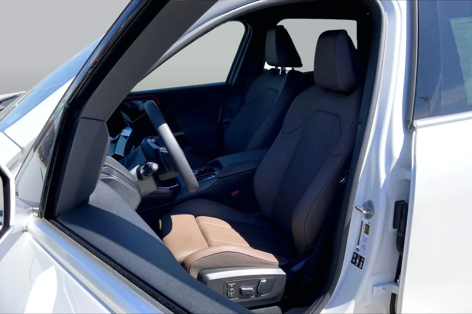 New 2026 Mineral White Metallic BMW 30 xDrive image 9