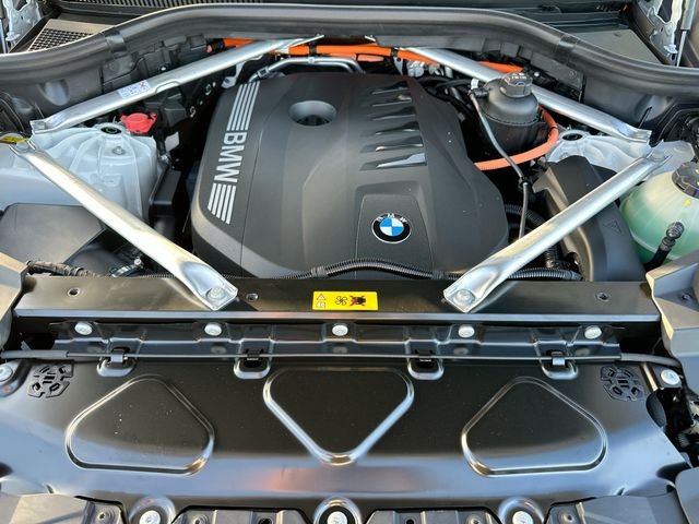 New 2026 White BMW xDrive50e image 25