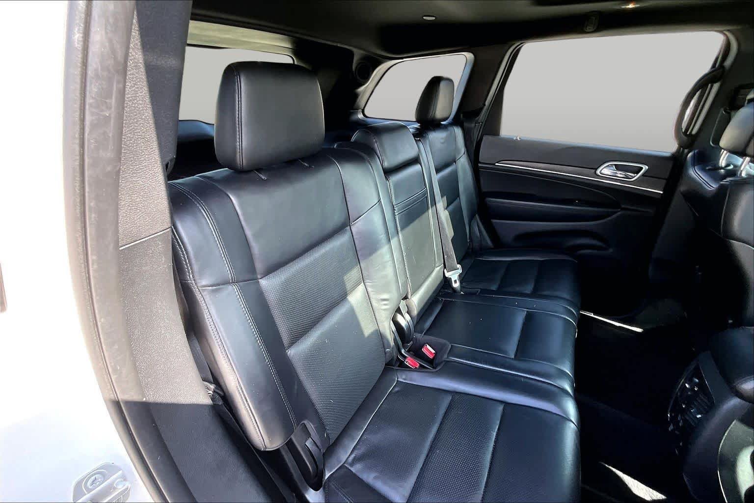 Used 2018 Bright White Clear Coat Jeep Limited image 19