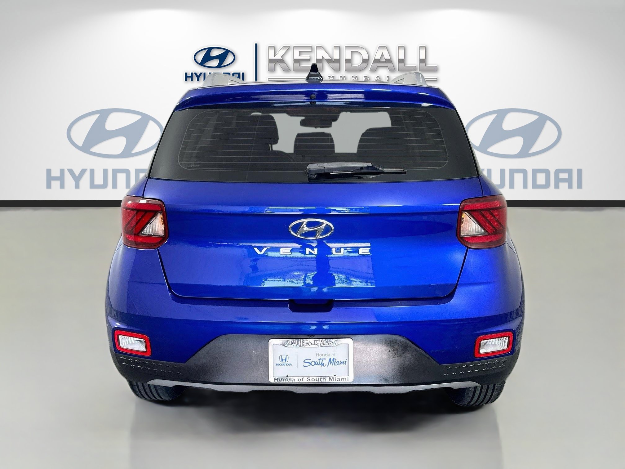 Used 2022 Intense Blue Hyundai Limited image 5