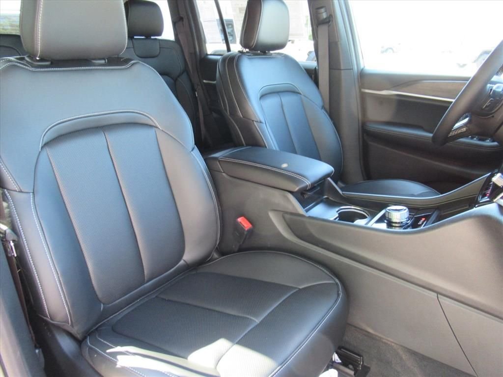 New 2026 Velvet Red Pearl-Coat Exterior Paint Jeep Limited image 9