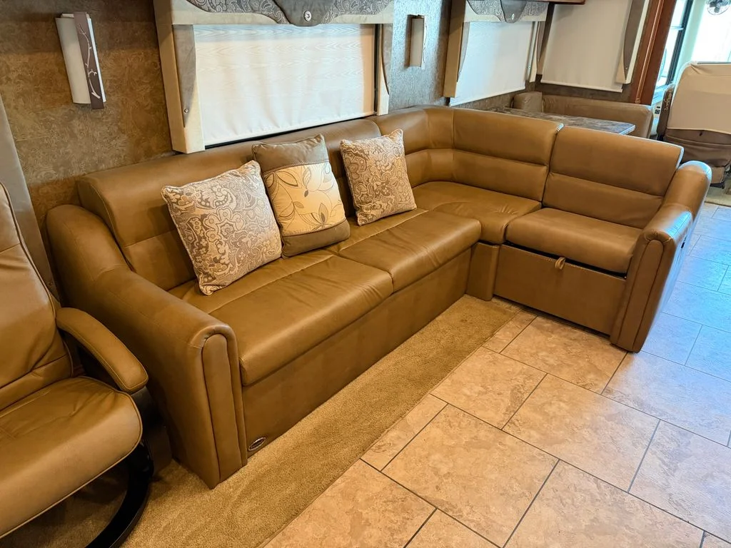 Used 2014  Tiffin  image 71