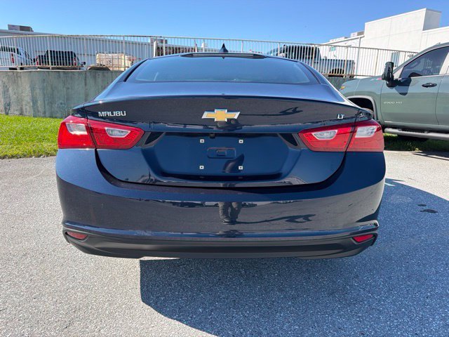 Used 2018 Blue Velvet Metallic Chevrolet LT image 5