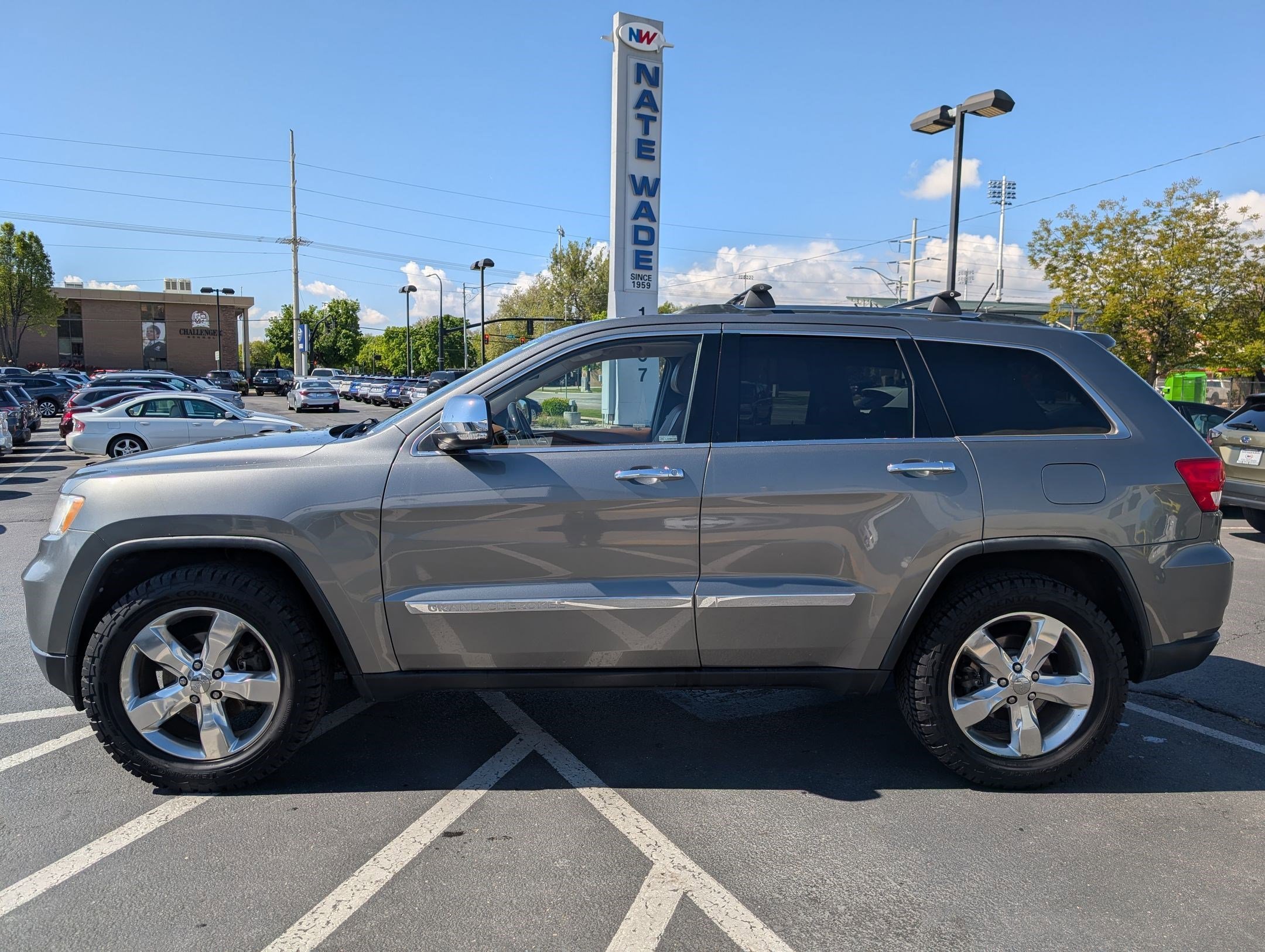 Used 2011 Mineral Gray Metallic Jeep Overland Summit image 7