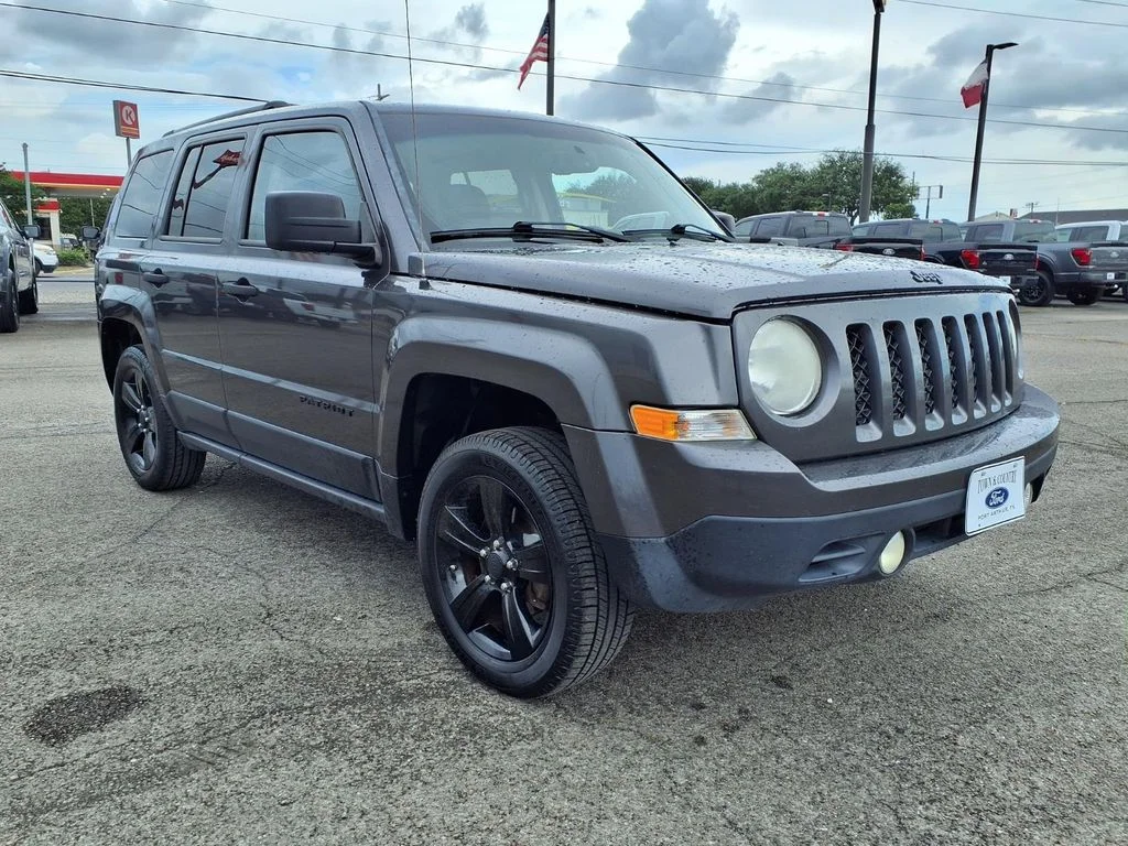 Used 2014 Gray Jeep Sport image 16