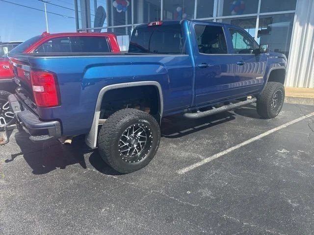Used 2017 Blue GMC SLE image 10