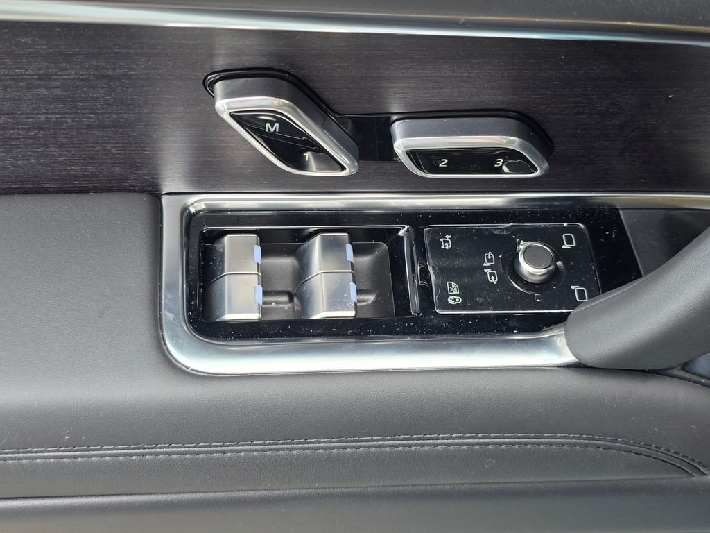 New 2026 Fuji White LAND ROVER SE LWB 7-Seats / V8 image 28