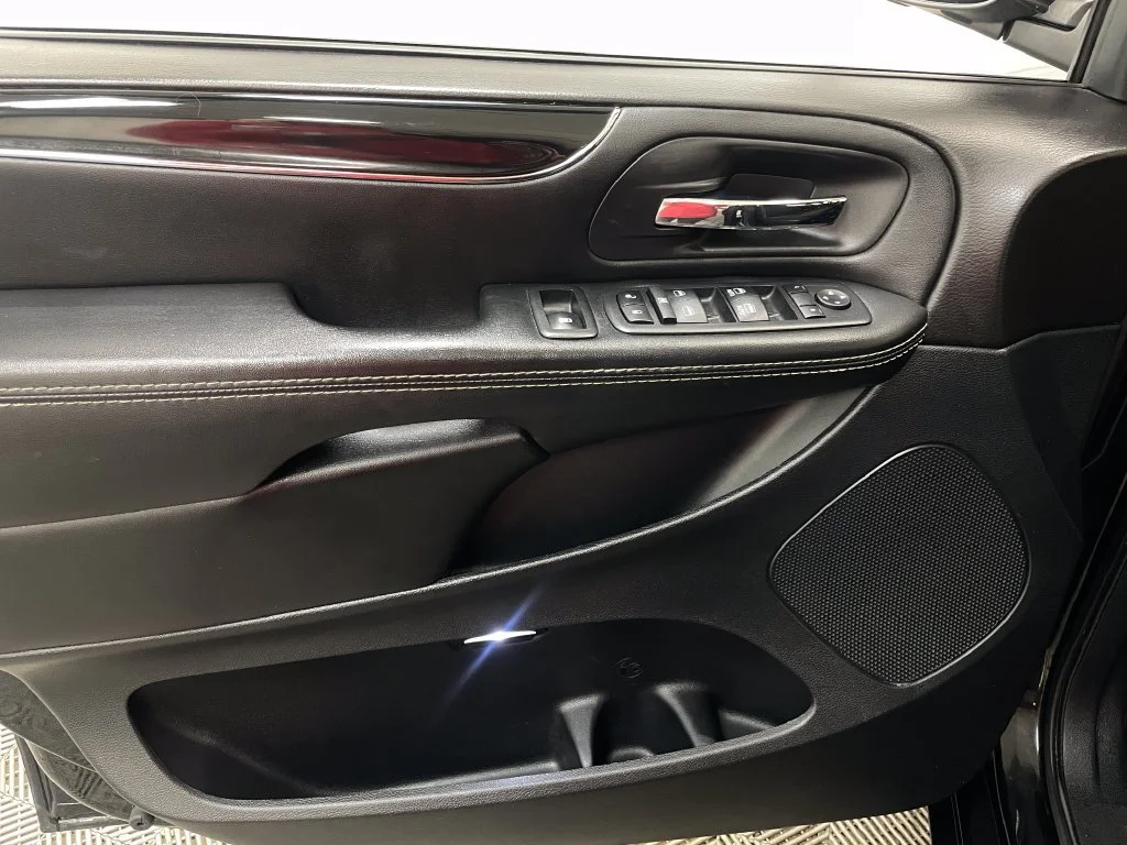 Used 2018 Black Dodge SE Plus image 20