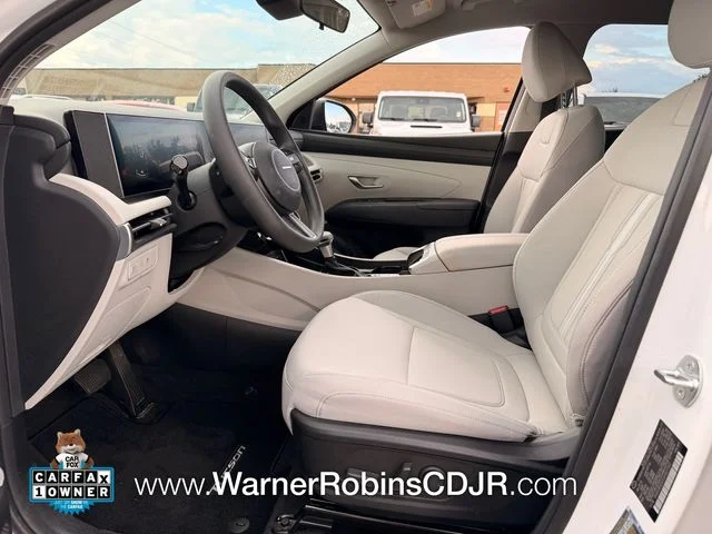 Used 2025 White Hyundai SEL image 5