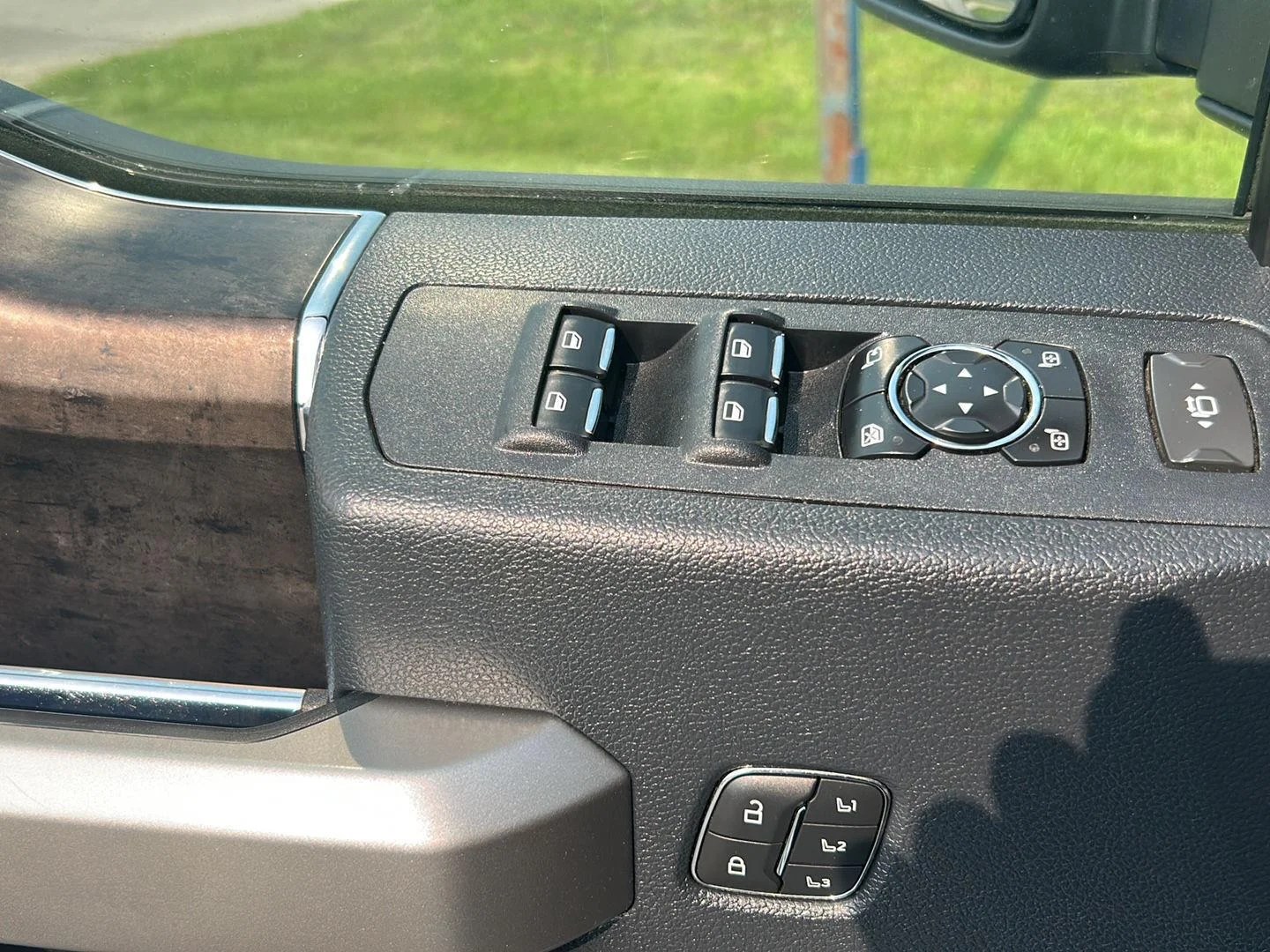 Used 2022 Oxford White Ford Lariat image 26