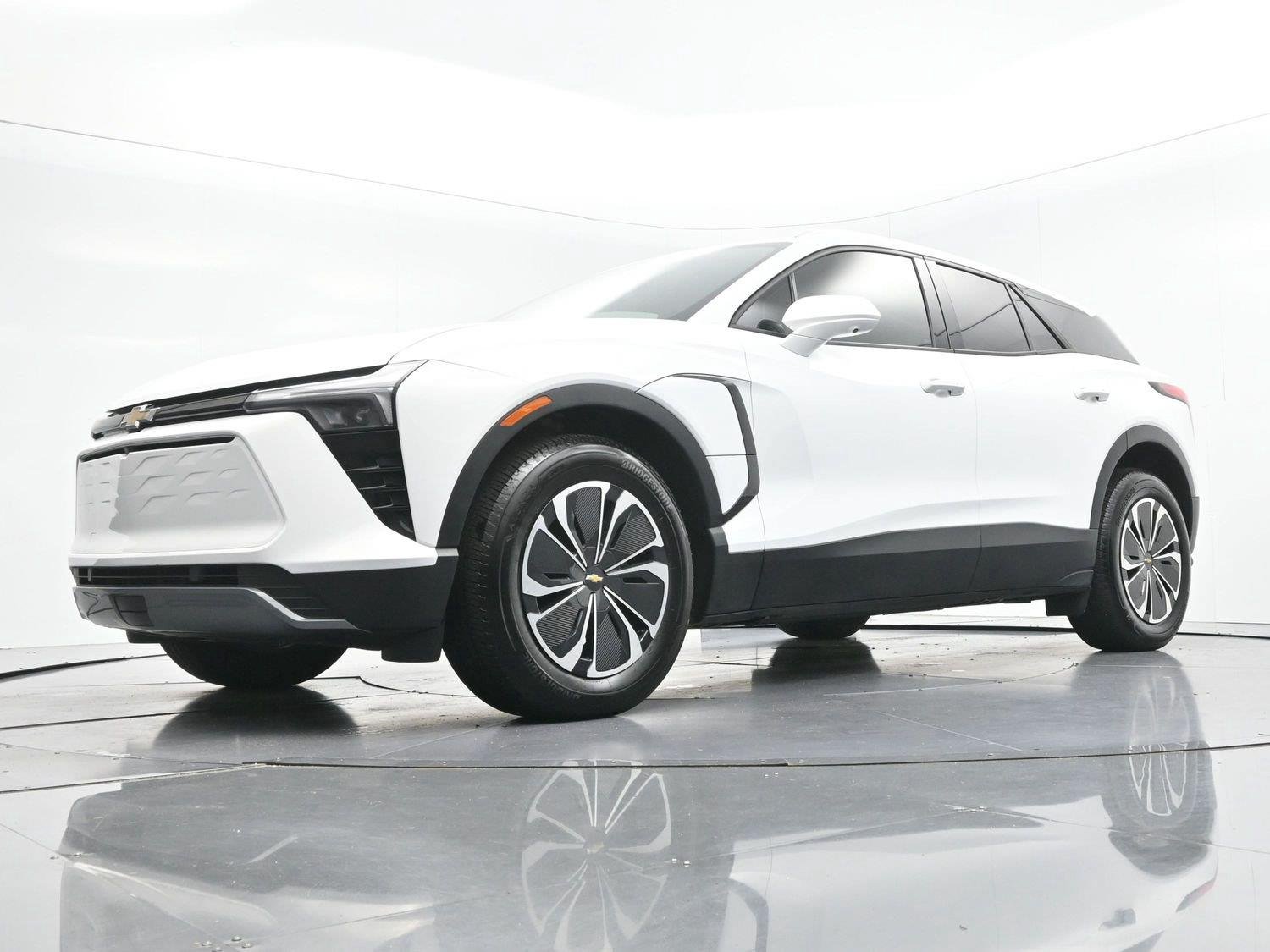 Used 2024 Summit White Chevrolet LT image 47