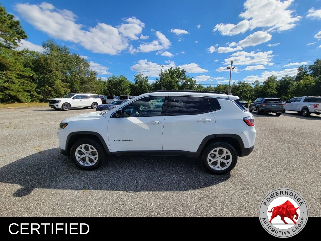 Used 2024 White Jeep Latitude image 3