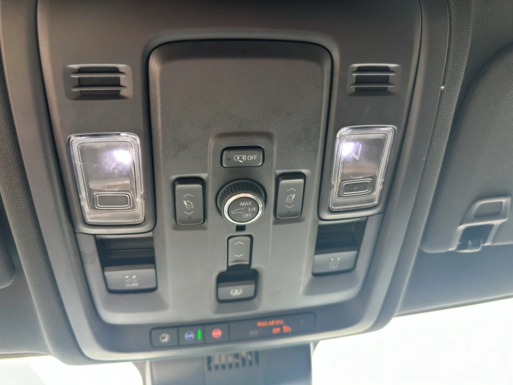 Used 2025 Iridescent Pearl Tricoat Chevrolet High Country image 29