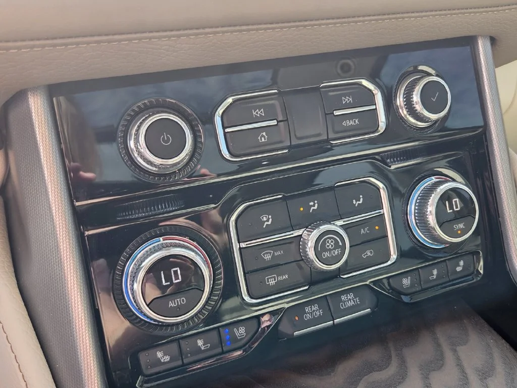 Used 2022 PEARL BEIGE METALLIC GMC Denali image 27