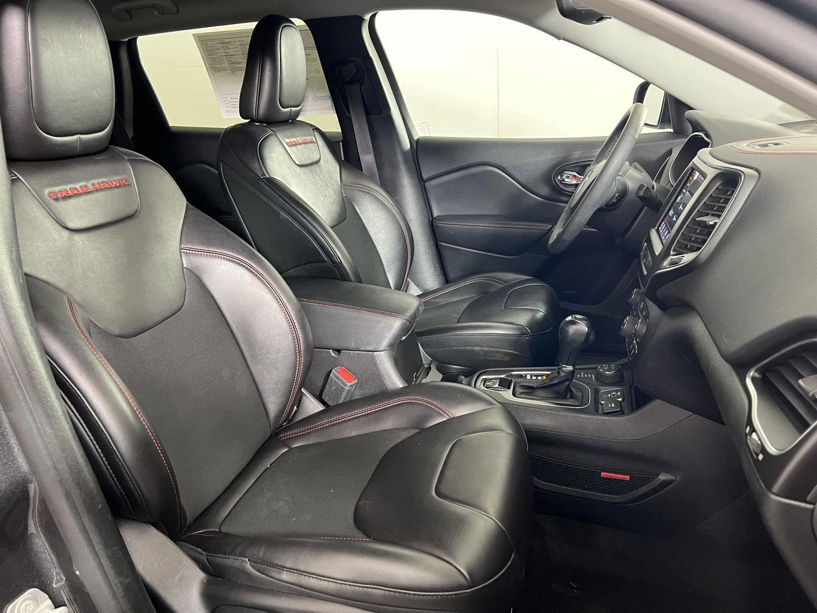 Used 2021 Granite Crystal Metallic Clearcoat Jeep Trailhawk image 27