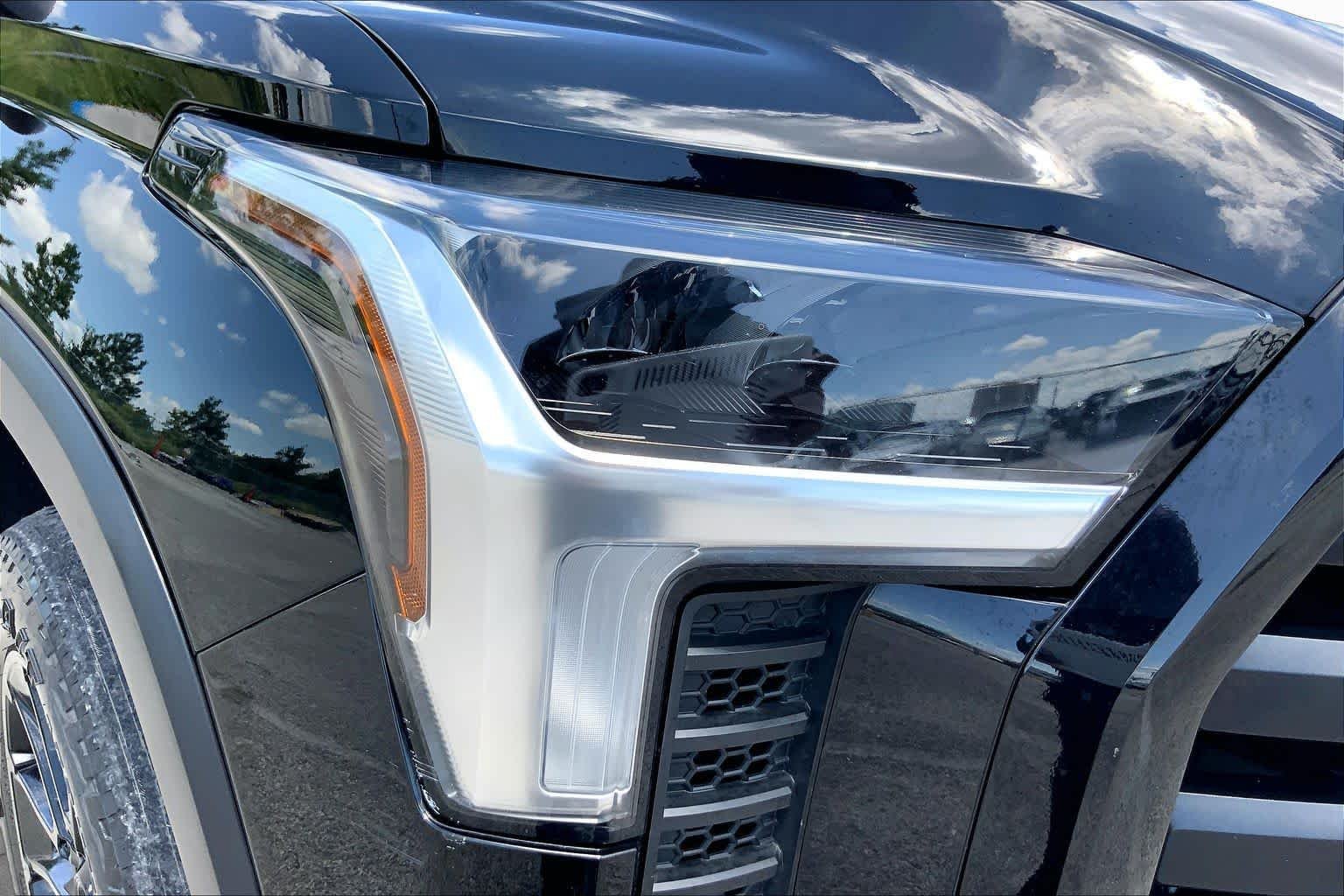 Used 2023 Midnight Black Metallic Toyota SR5 image 27