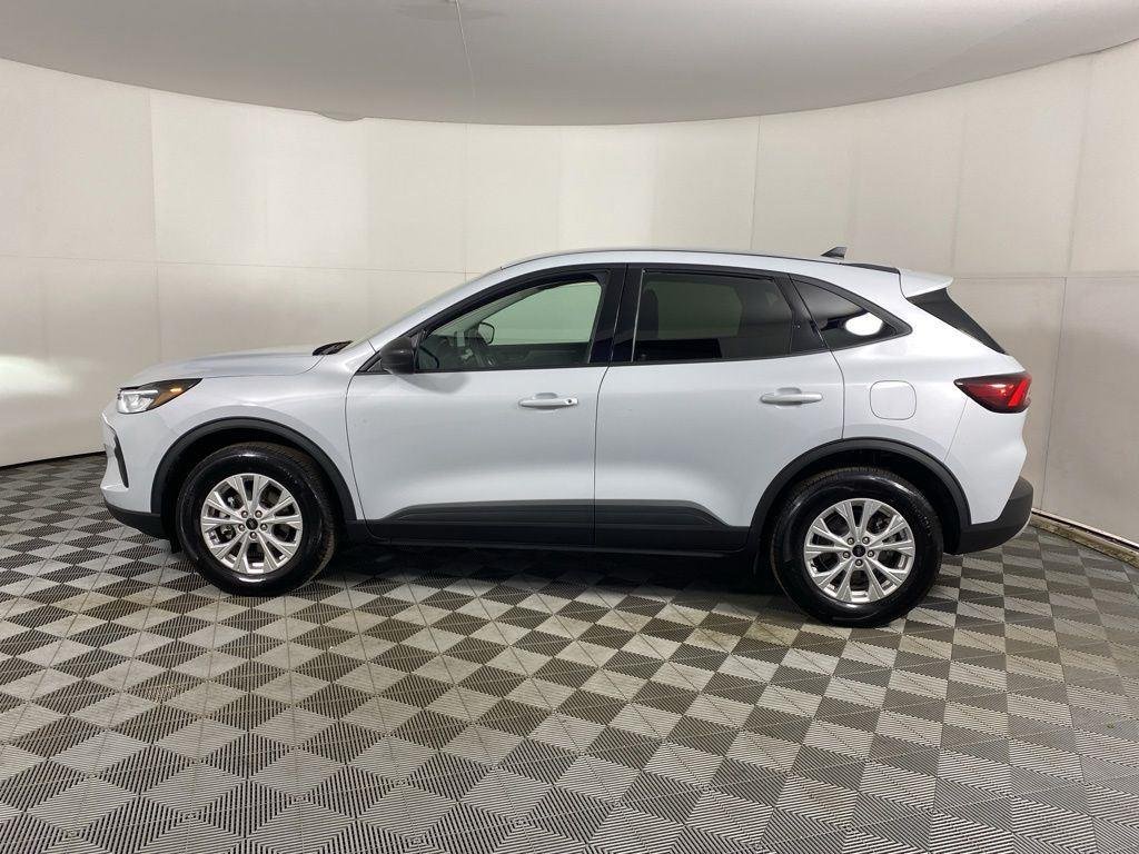 Used 2025 Silver Metallic Ford Active image 7