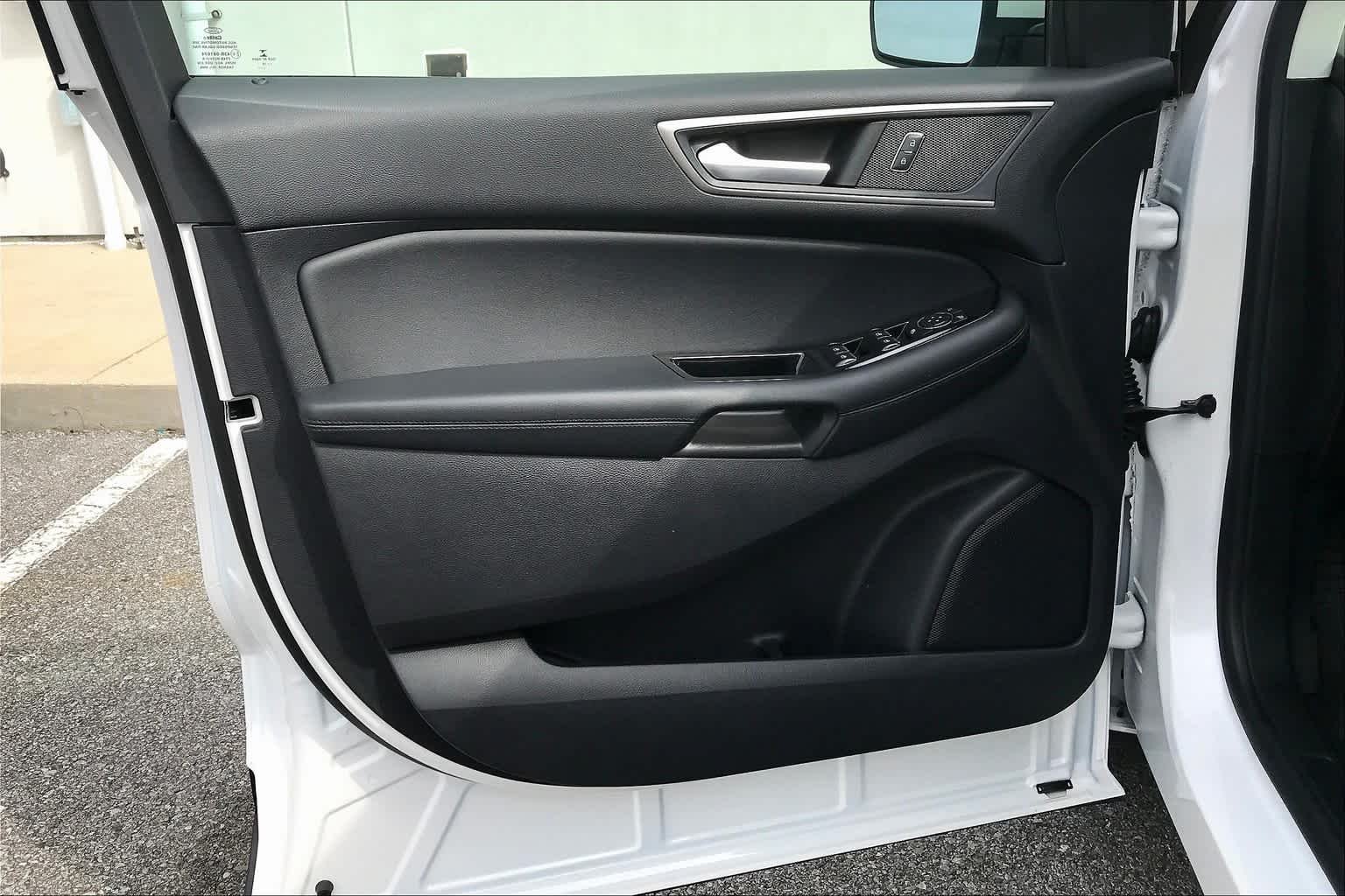 Used 2019 White Platinum Metallic Tri-Coat Ford SEL image 22