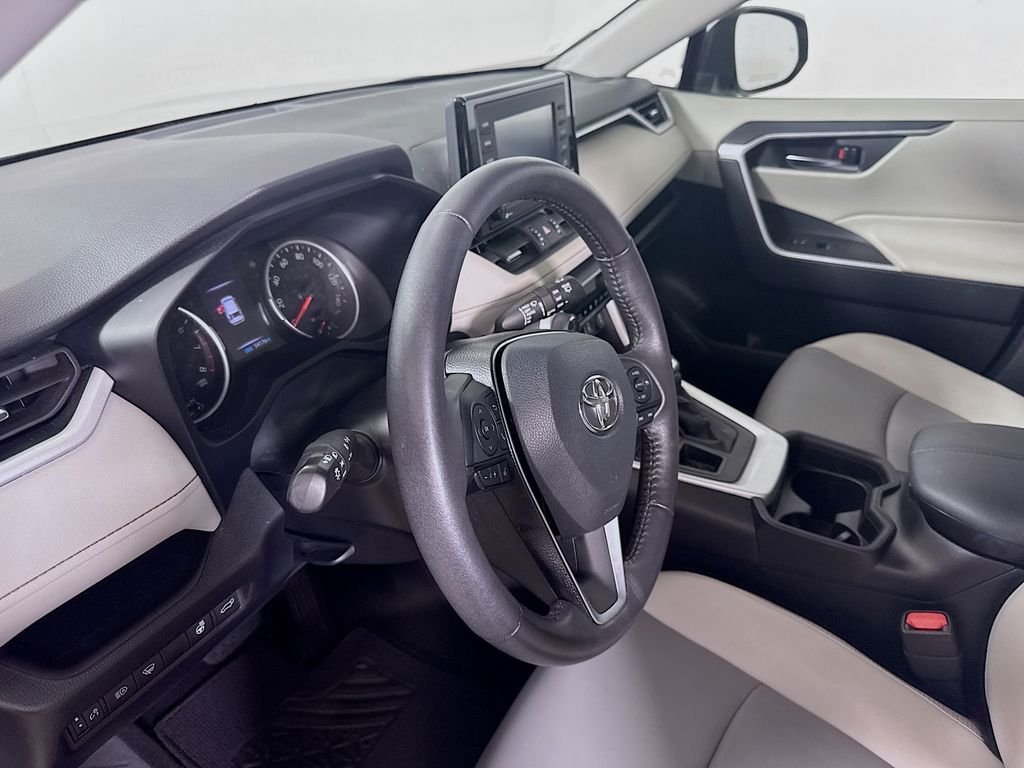 Used 2021 Silver Sky Metallic Toyota XLE Premium image 10