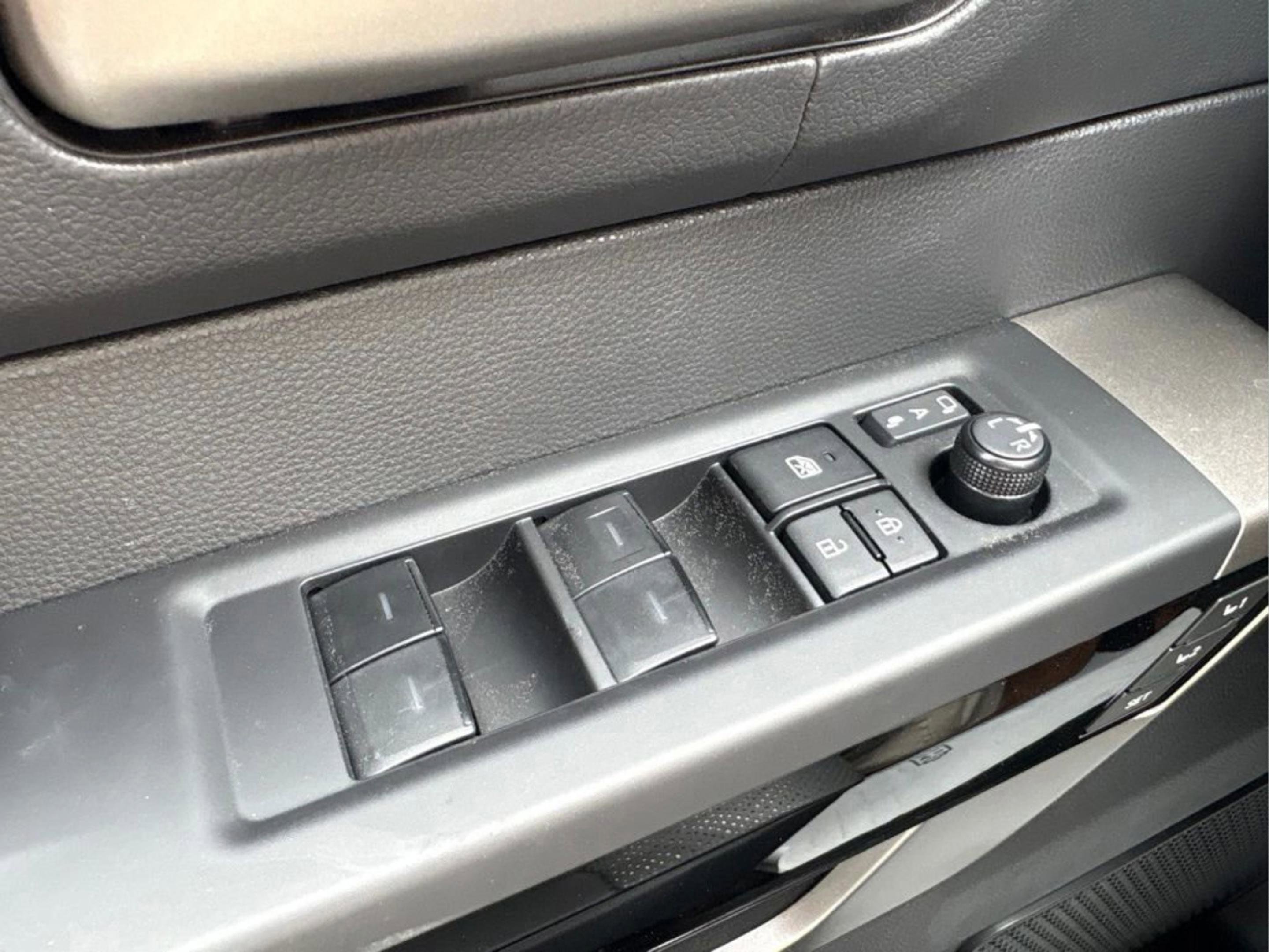 2025 Toyota Tundra Limited - Photo 16