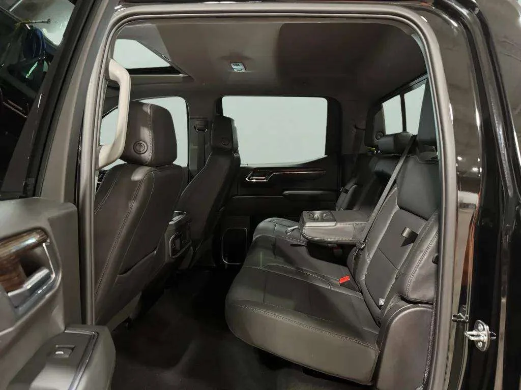 Used 2024 Onyx Black GMC Elevation image 26