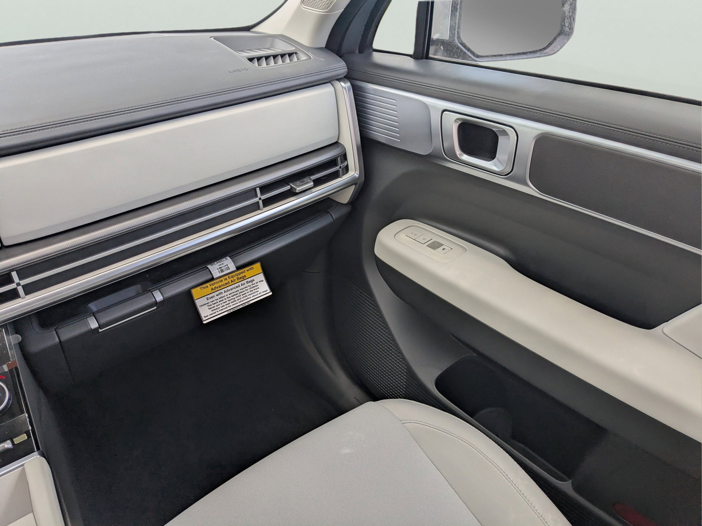 New 2026 Shimmering Silver Hyundai SE image 21