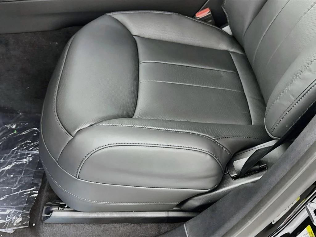New 2027 Santorini Black Land Rover Dynamic SE image 20