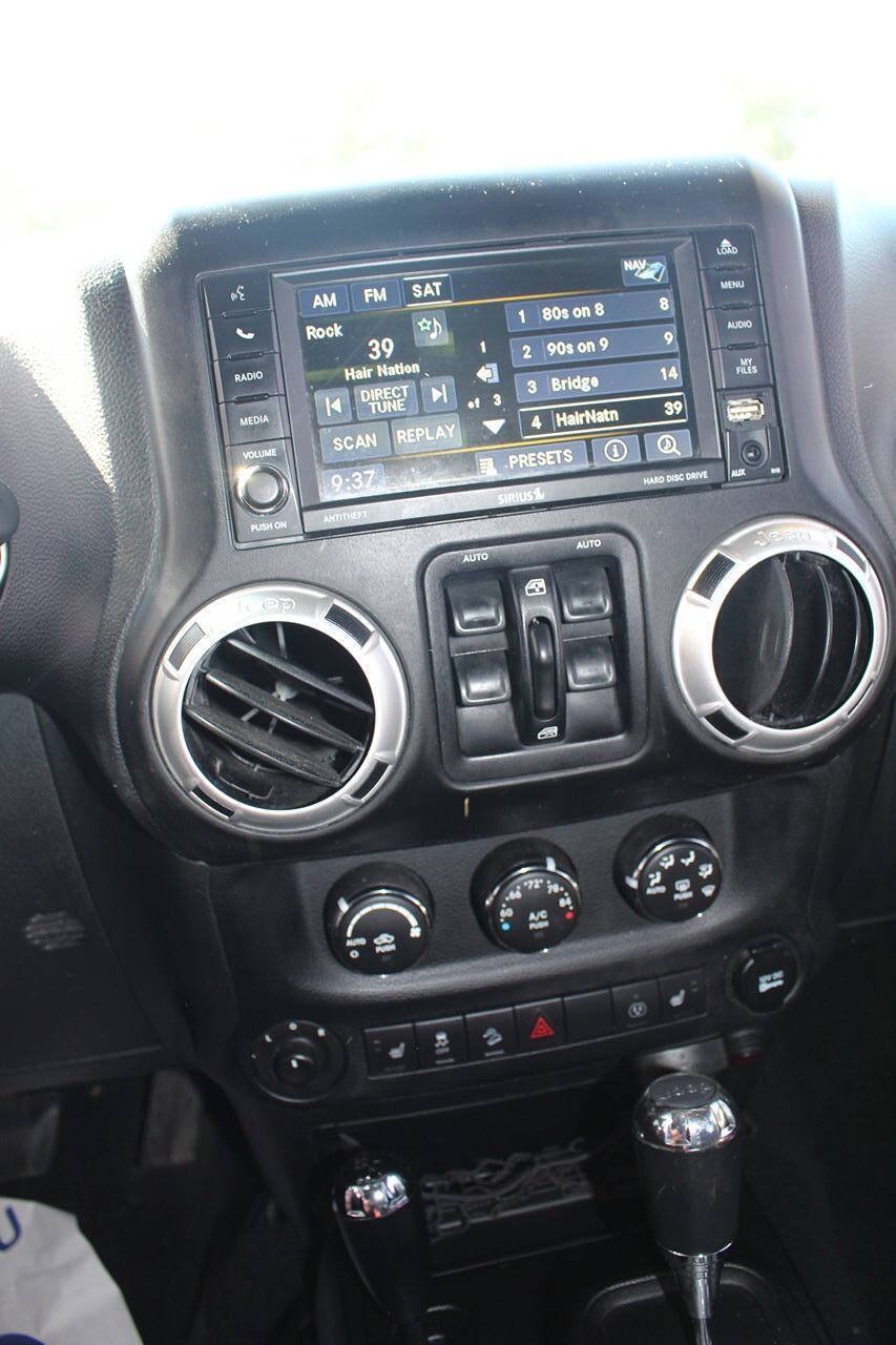 Used 2014 Copperhead Pearl Coat Jeep Sahara 4x4 4dr SUV image 12