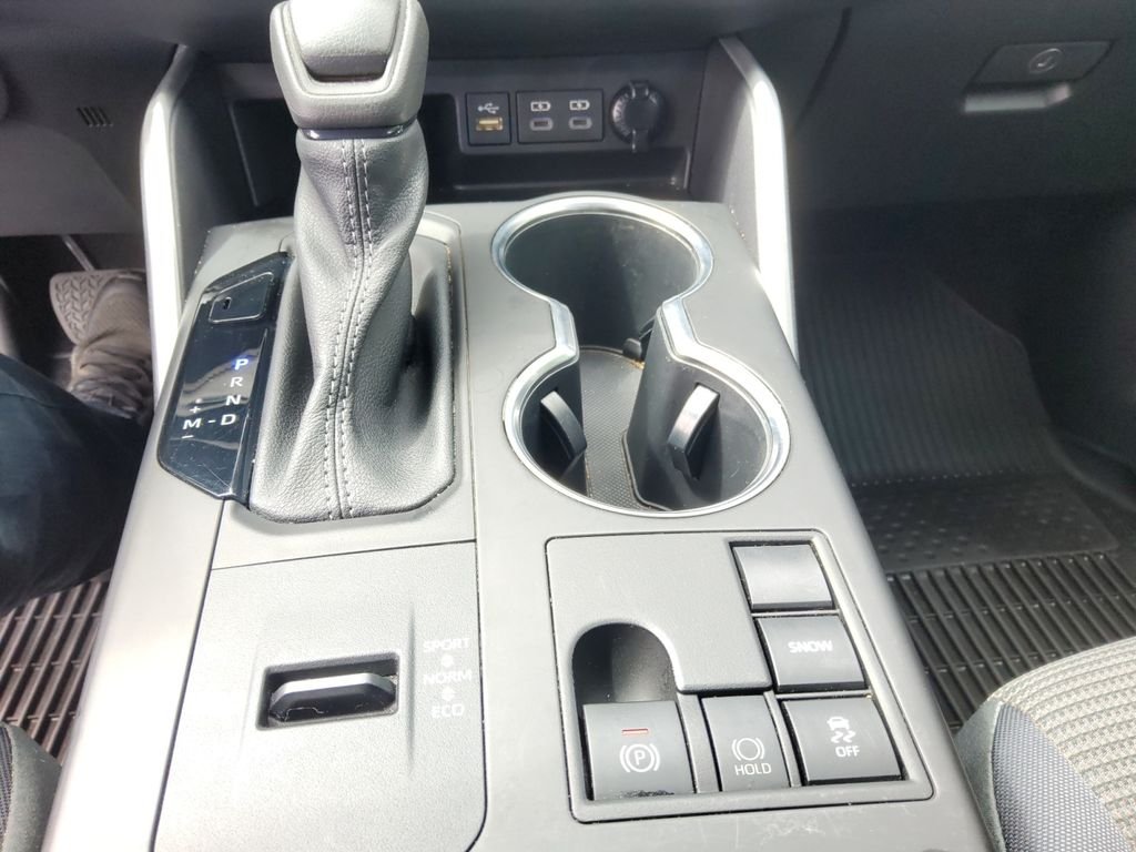 Used 2023  Toyota L image 28
