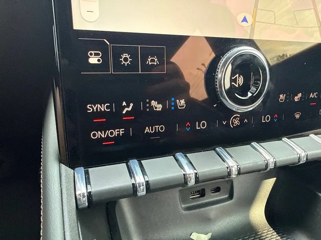 Used 2026 Summit White GMC AT4 image 23