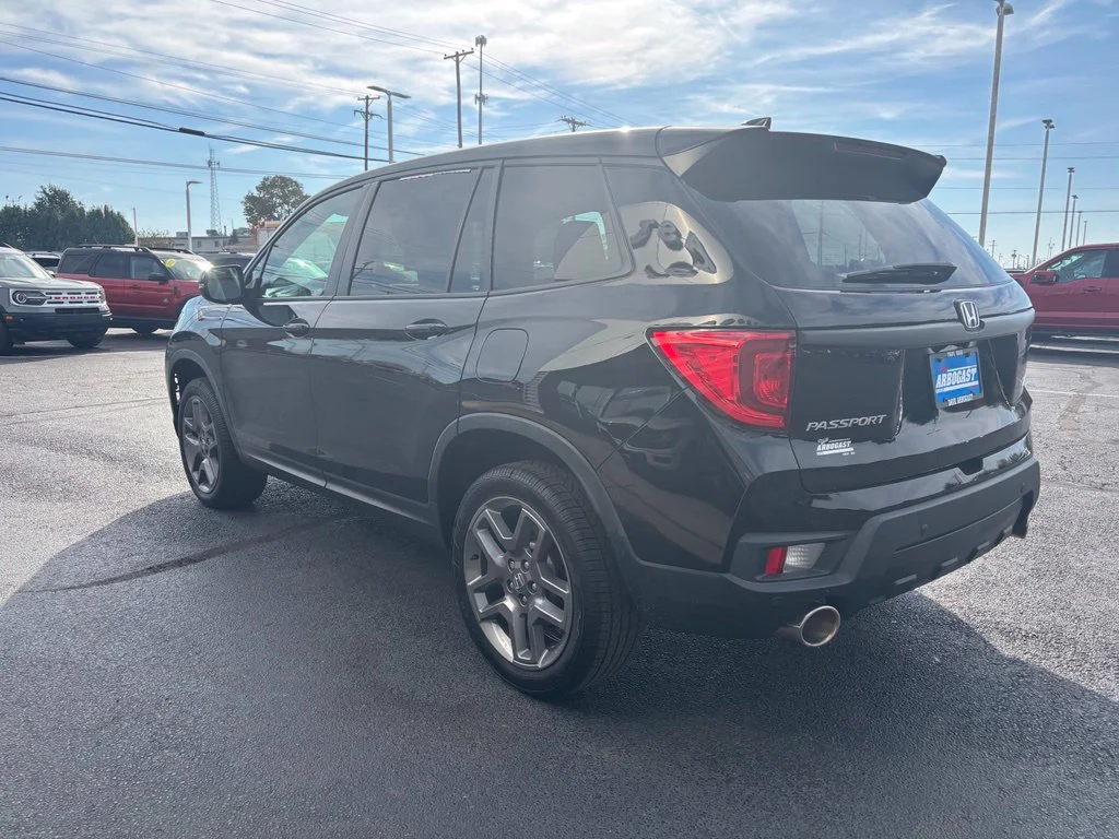 Used 2023 Black Honda EX-L image 7