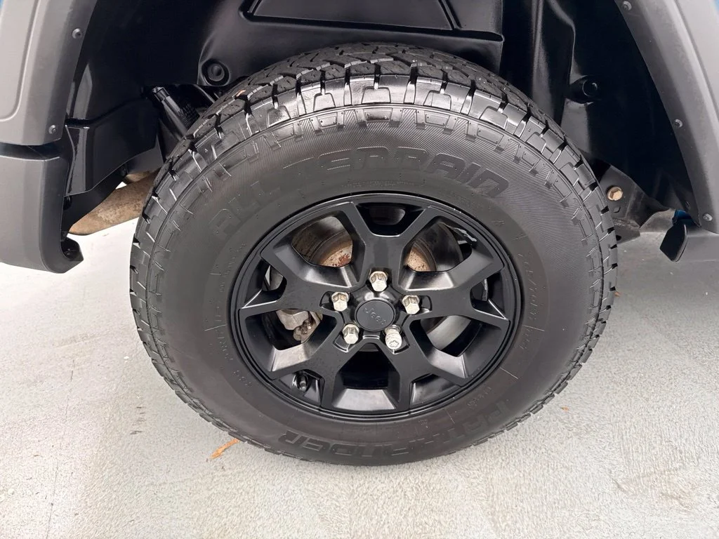 Used 2020 Bikini Pearlcoat Jeep Unlimited Sport image 10