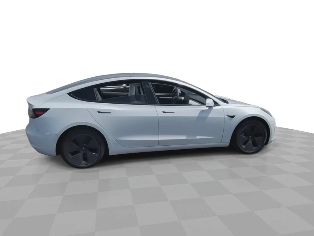 Used 2022 White Tesla RWD image 9