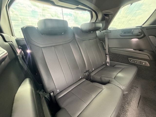 Certified Used 2026  Land Rover SE image 17