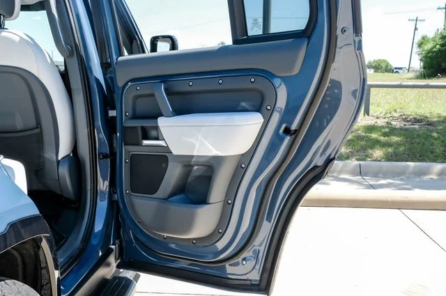 New 2026 Tasman Blue Land Rover X-Dynamic SE image 51