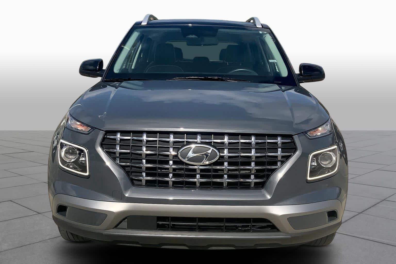 Used 2025 Black Roof Hyundai Limited image 4