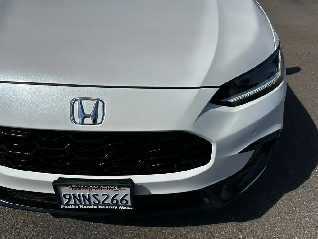 Used 2025 White Honda EX-L image 5
