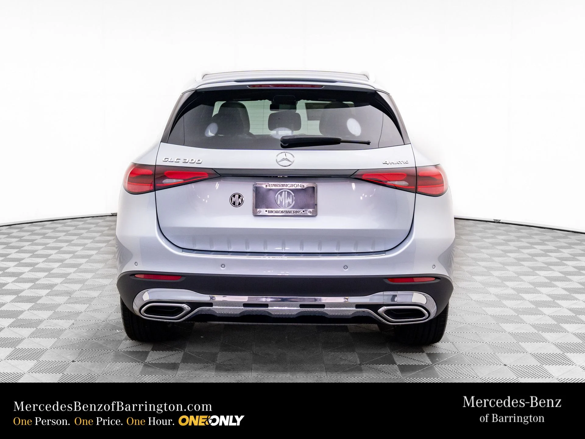 New 2026 Silver Mercedes-Benz GLC 300 image 4