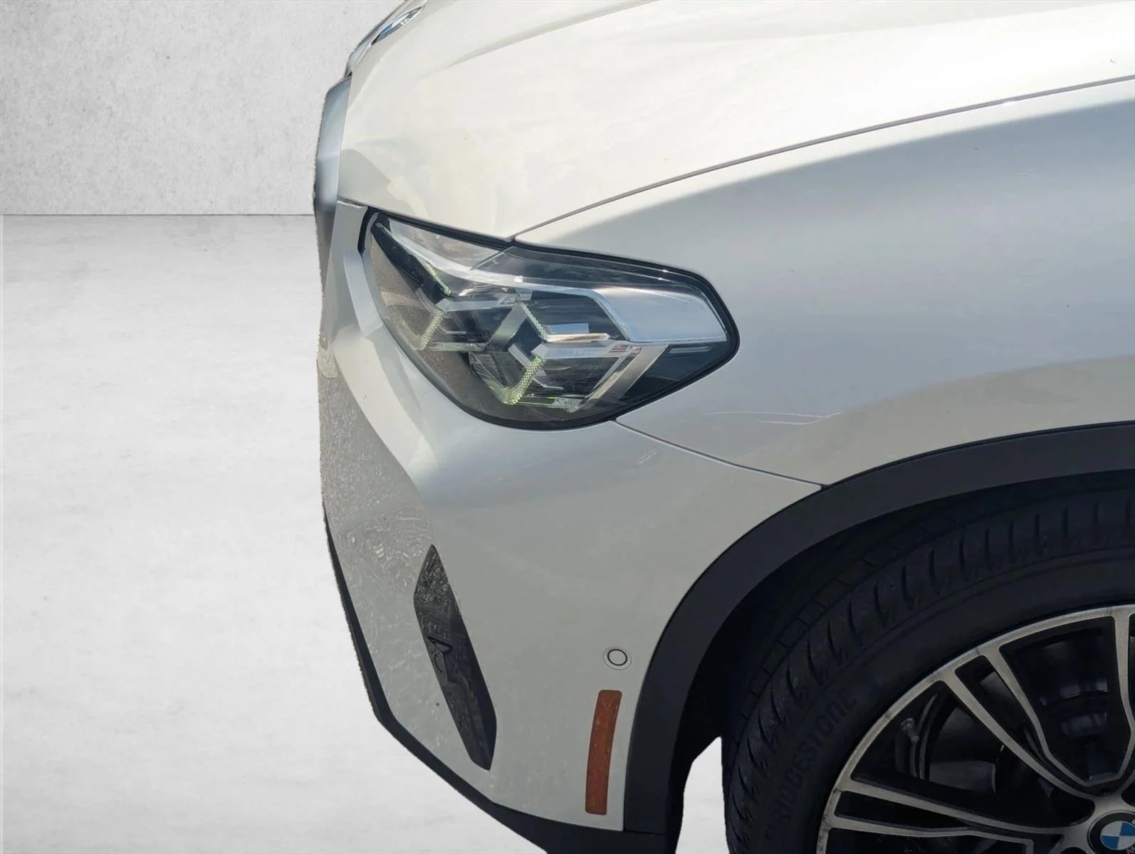 Used 2024 Mineral White Metallic BMW sDrive30i image 13
