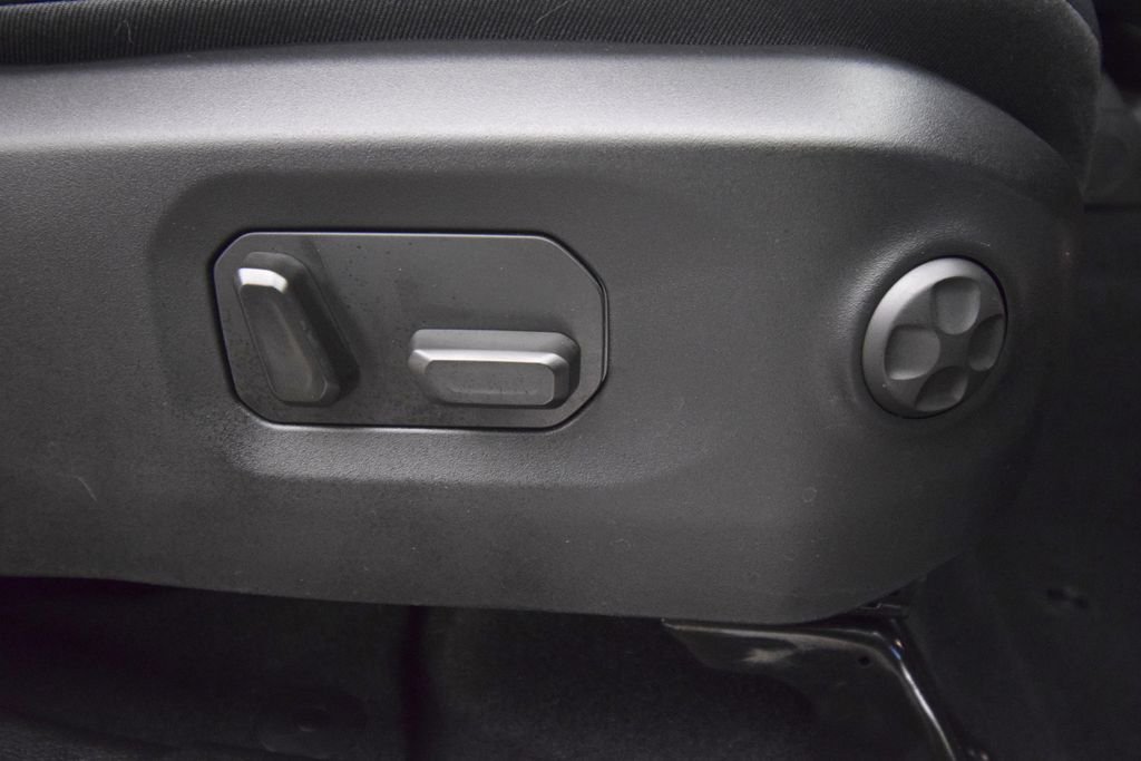 Used 2025 41 Jeep High Tide image 27